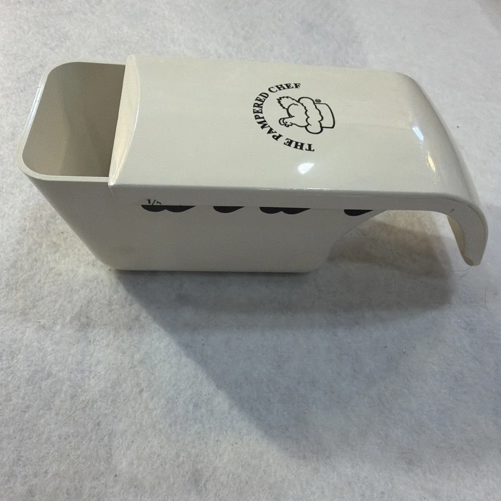 Pampered Chef Adjustable Sliding Measuring Cup White Vintage 1/4-1 Cup